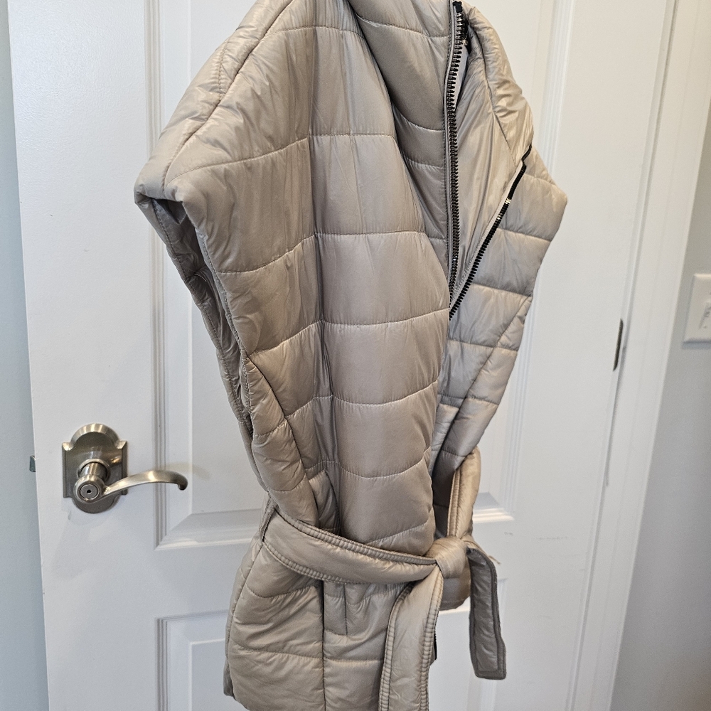 Renaur Puffer Vest With Waist Tie And Hood MEDIUM - Picture 6 of 8